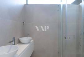 Contemporary 4 Bedroom Villa with 5ha Land, Salir