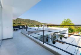 Contemporary 4 Bedroom Villa with 5ha Land, Salir