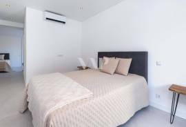 Contemporary 4 Bedroom Villa with 5ha Land, Salir