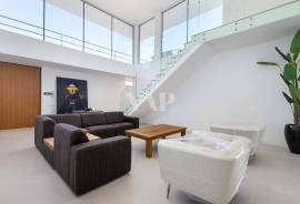 Contemporary 4 Bedroom Villa with 5ha Land, Salir