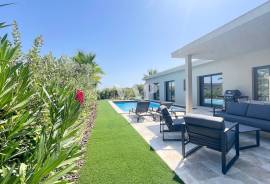 Single Storey 3 Bedroom Villa with Pool, next to Ria Formosa, Faro