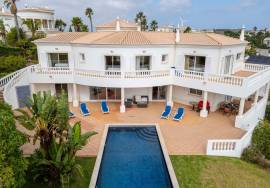 Desirable 5 bed villa on Santo Antonio Golf
