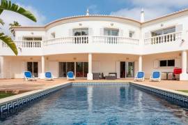 Desirable 5 bed villa on Santo Antonio Golf