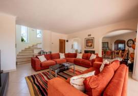 Desirable 5 bed villa on Santo Antonio Golf