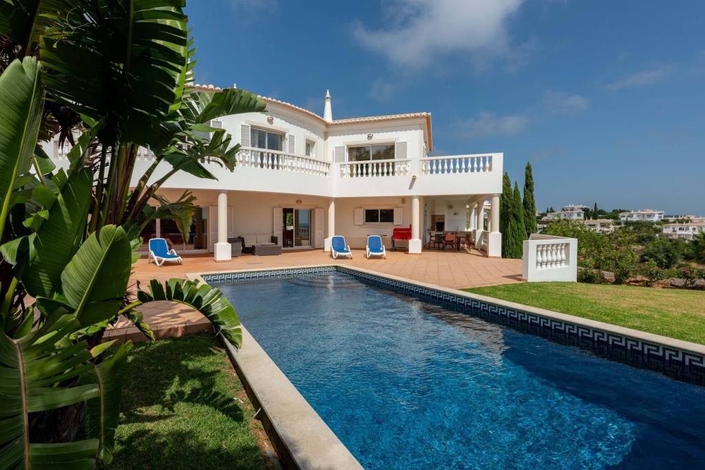 Desirable 5 bed villa on Santo Antonio Golf