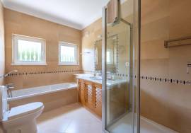 Desirable 5 bed villa on Santo Antonio Golf
