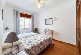 Tavira centre 3 bedroom top floor apartment with large balcony
