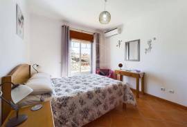 Tavira centre 3 bedroom top floor apartment with large balcony