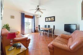Tavira centre 3 bedroom top floor apartment with large balcony