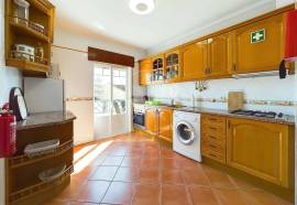 Tavira centre 3 bedroom top floor apartment with large balcony
