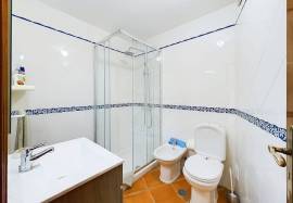 Tavira centre 3 bedroom top floor apartment with large balcony