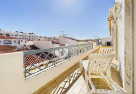Tavira centre 3 bedroom top floor apartment with large balcony