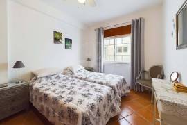 Tavira centre 3 bedroom top floor apartment with large balcony