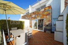 Elegant Algarve Townhouse with Ocean Views