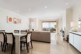 Elegant Algarve Townhouse with Ocean Views