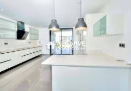 Albufeira Marina – Excellent villa with panoramic views