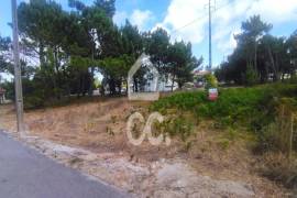 VIEIRA DE LEIRIA---Plot of land rustic located within the urban area with an area of 270 m2 with viability for the construction, situated in a quiet area of Vieira de Leiria, 3 km from Praia da Vieira.