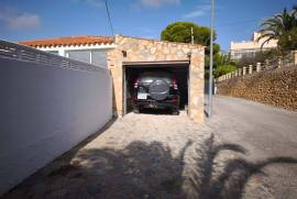 Spacious detached house with garden and chill-out area in La Nucía