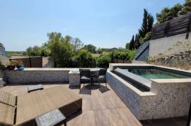 Authentic Stone Barn With 150 M2 Of Living Space, Renovated With Charm And High-End Amenities.
