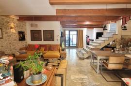 Authentic Stone Barn With 150 M2 Of Living Space, Renovated With Charm And High-End Amenities.