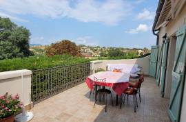 Very Pretty Stone House With 95 M2 Of Living Space, Terrace With Views, Courtyard And Swimming Pool.