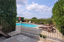 Very Pretty Stone House With 95 M2 Of Living Space, Terrace With Views, Courtyard And Swimming Pool.