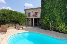 Very Pretty Stone House With 95 M2 Of Living Space, Terrace With Views, Courtyard And Swimming Pool.
