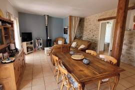 Very Pretty Stone House With 95 M2 Of Living Space, Terrace With Views, Courtyard And Swimming Pool.
