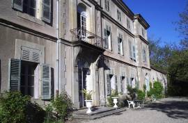 Magnifique Domaine Au Bord Du Canal Du Midi Avec Chateau Et Annexes Sur 5,63 Ha De Terrain
