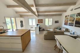 Superb Little Farmhouse Built In 2005, With 75 M2 Of Living Space On A Terraced Plot Of 2540 M2 With A Swimming Pool And Lovely Views.