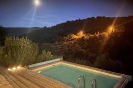 Superb Little Farmhouse Built In 2005, With 75 M2 Of Living Space On A Terraced Plot Of 2540 M2 With A Swimming Pool And Lovely Views.