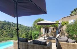 Superb Little Farmhouse Built In 2005, With 75 M2 Of Living Space On A Terraced Plot Of 2540 M2 With A Swimming Pool And Lovely Views.