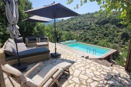 Superb Little Farmhouse Built In 2005, With 75 M2 Of Living Space On A Terraced Plot Of 2540 M2 With A Swimming Pool And Lovely Views.