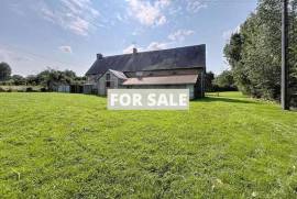 Detached Country House with Outbuilding