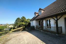 Detached Country House with Pool and Open Views
