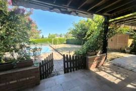 Detached Country House with Pool and Open Views