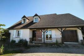 Detached Country House with Pool and Open Views