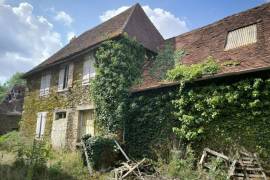 Country Farmhouse to Renovate with Outbuildings