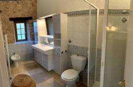 Superb Detached Country House with Swimming Pool