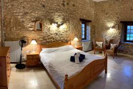 Superb Detached Country House with Swimming Pool