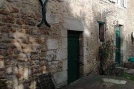 Lovely Manor House in Great Town Location
