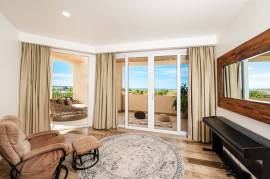 Penthouse 32: Luxury Ocean-View Condo at Peninsula Langosta
