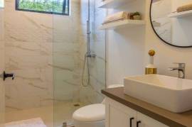 Casa Bromelia Dorada: Stylish 3-Bedroom Home with Pool in Nature-Lovers' Paradise