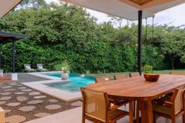 Casa Bromelia Dorada: Stylish 3-Bedroom Home with Pool in Nature-Lovers' Paradise