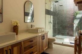 Casa Bromelia Dorada: Stylish 3-Bedroom Home with Pool in Nature-Lovers' Paradise