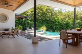 Casa Bromelia Dorada: Stylish 3-Bedroom Home with Pool in Nature-Lovers' Paradise