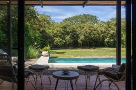 Casa Bromelia Dorada: Stylish 3-Bedroom Home with Pool in Nature-Lovers' Paradise