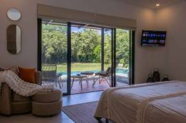 Casa Bromelia Dorada: Stylish 3-Bedroom Home with Pool in Nature-Lovers' Paradise