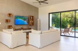 Casa Bromelia Dorada: Stylish 3-Bedroom Home with Pool in Nature-Lovers' Paradise