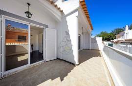 3 + 1 bedroom semi-detached house with large garage in Bemposta Portimão Alvor